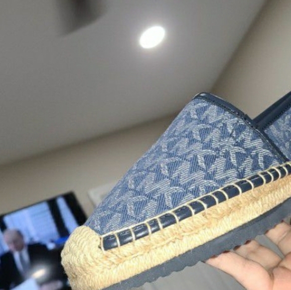 8.5 Michael Kors Flats/Loafers - Picture 1 of 5